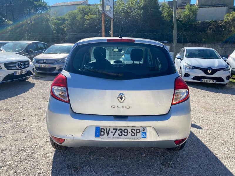 RENAULT CLIO 1.2i - 16V 2011