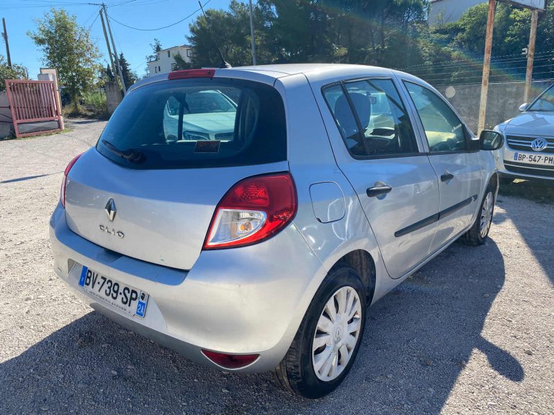 RENAULT CLIO 1.2i - 16V 2011