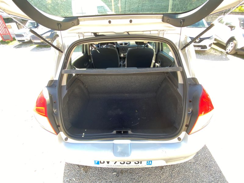 RENAULT CLIO 1.2i - 16V 2011