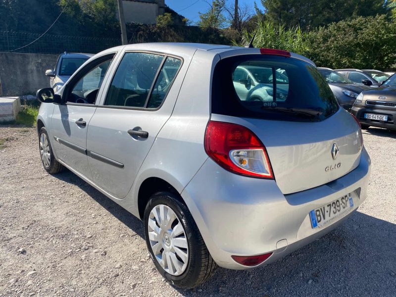 RENAULT CLIO 1.2i - 16V 2011