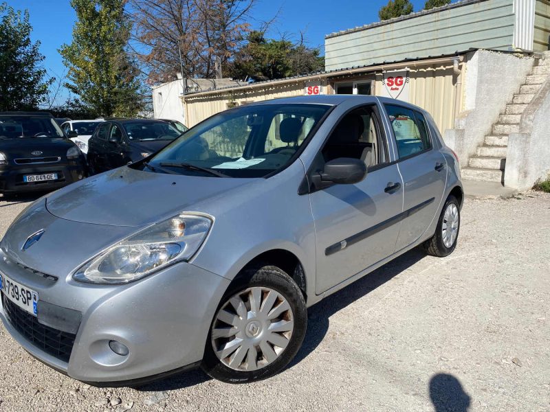 RENAULT CLIO 1.2i - 16V 2011