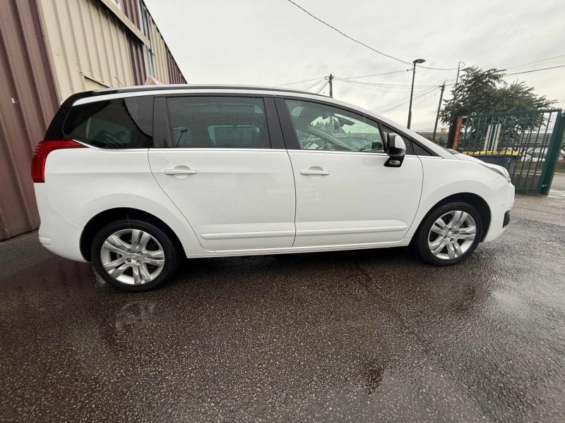 PEUGEOT 5008 ALLURE 1.6 HDI 120CV BOITE AUTOMATIQUE EAT6 2015