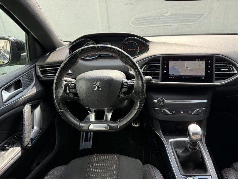 PEUGEOT 308 PEUGEOT 308 1.2 130 CV S&S GT LINE / COURROIE EFFECTUÉE .