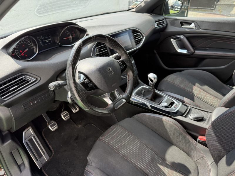 PEUGEOT 308 PEUGEOT 308 1.2 130 CV S&S GT LINE / COURROIE EFFECTUÉE .