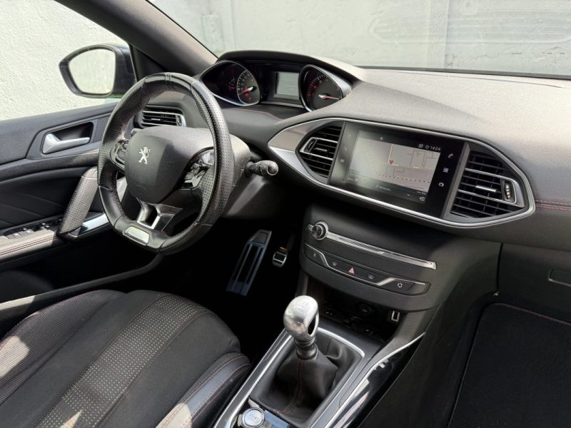 PEUGEOT 308 PEUGEOT 308 1.2 130 CV S&S GT LINE / COURROIE EFFECTUÉE .