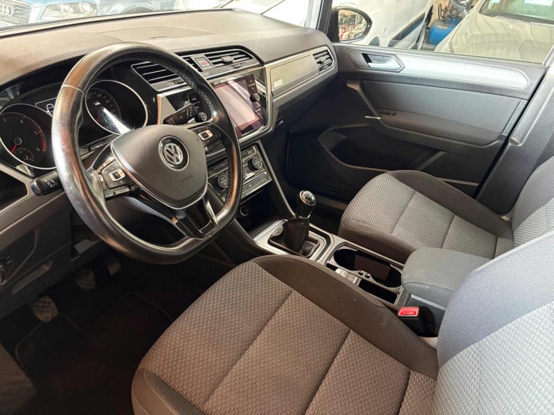 VOLKSWAGEN TOURAN 