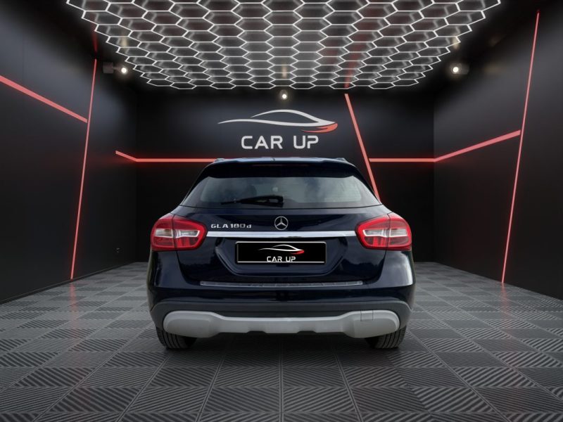 MERCEDES CLASSE GLA 180 d Intuition BlueEfficiency 109 cv / Toit ouvrant