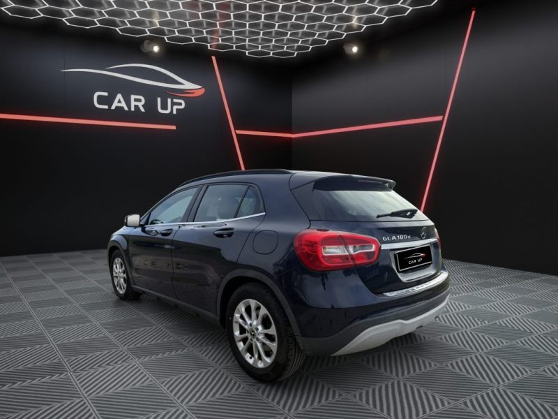 MERCEDES CLASSE GLA 180 d Intuition BlueEfficiency 109 cv / Toit ouvrant