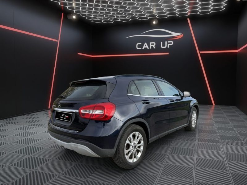 MERCEDES CLASSE GLA 180 d Intuition BlueEfficiency 109 cv / Toit ouvrant