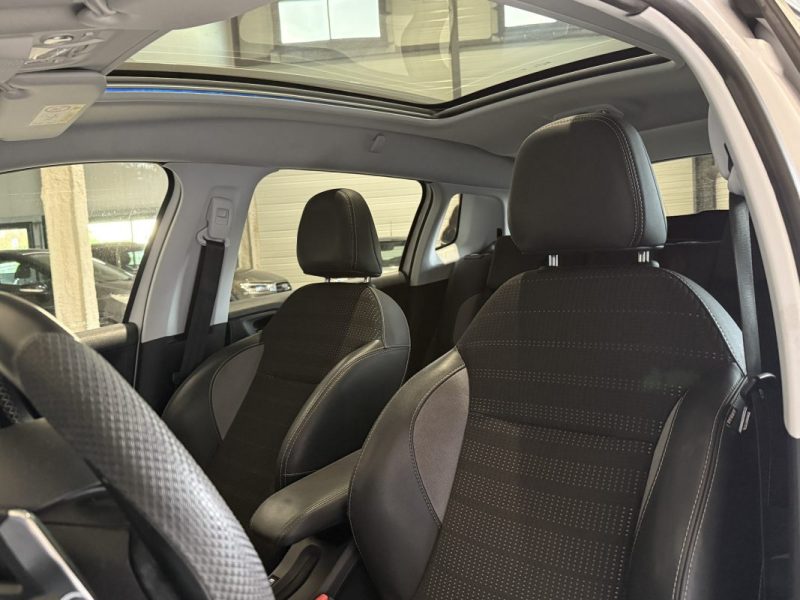 Peugeot 2008 1.2 PureTech 82cv BMP5 - DISTRIBUTION A JOUR - TOIT PANORAMIQUE - REGULATEUR 
