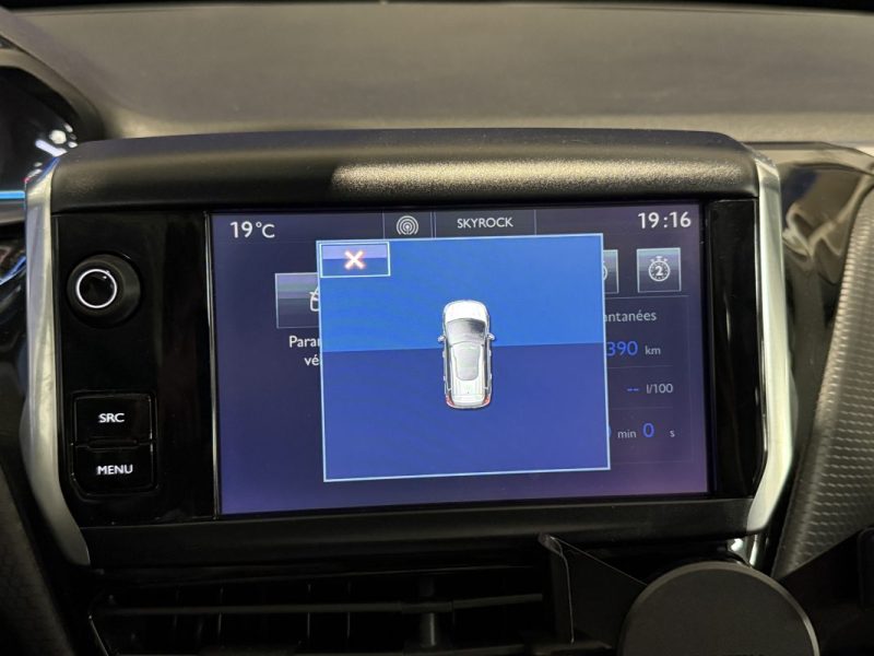 Peugeot 2008 1.2 PureTech 82cv BMP5 - DISTRIBUTION A JOUR - TOIT PANORAMIQUE - REGULATEUR 