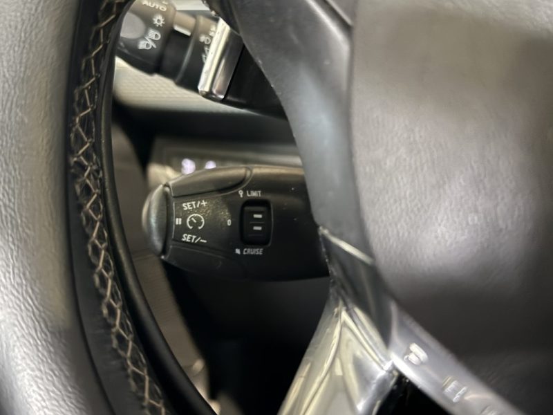 Peugeot 2008 1.2 PureTech 82cv BMP5 - DISTRIBUTION A JOUR - TOIT PANORAMIQUE - REGULATEUR 