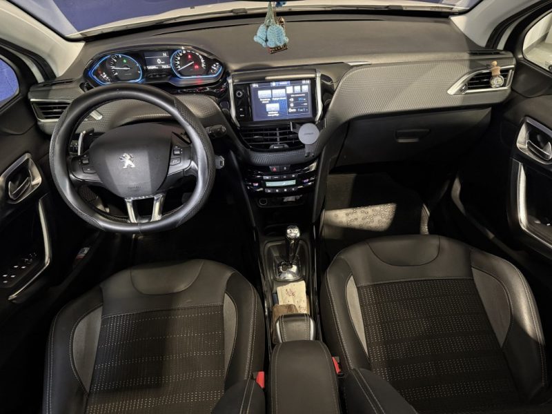 Peugeot 2008 1.2 PureTech 82cv BMP5 - DISTRIBUTION A JOUR - TOIT PANORAMIQUE - REGULATEUR 