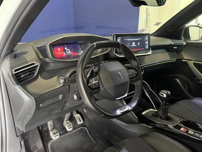 Peugeot 2008 II1.2 Puretech 130cv GT Line - APPLE CARPLAY - CAMERA - REGULATEUR 