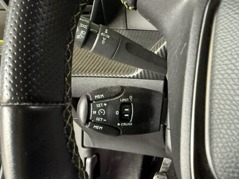 Peugeot 2008 II1.2 Puretech 130cv GT Line - APPLE CARPLAY - CAMERA - REGULATEUR 