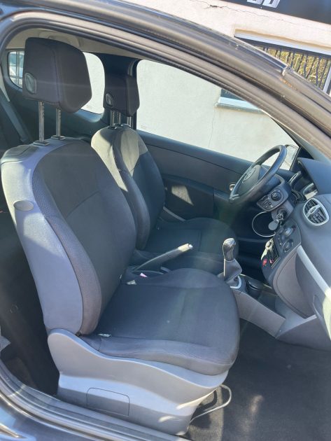 RENAULT CLIO CONFORT DYNAMIQUE 1.2i 75cv