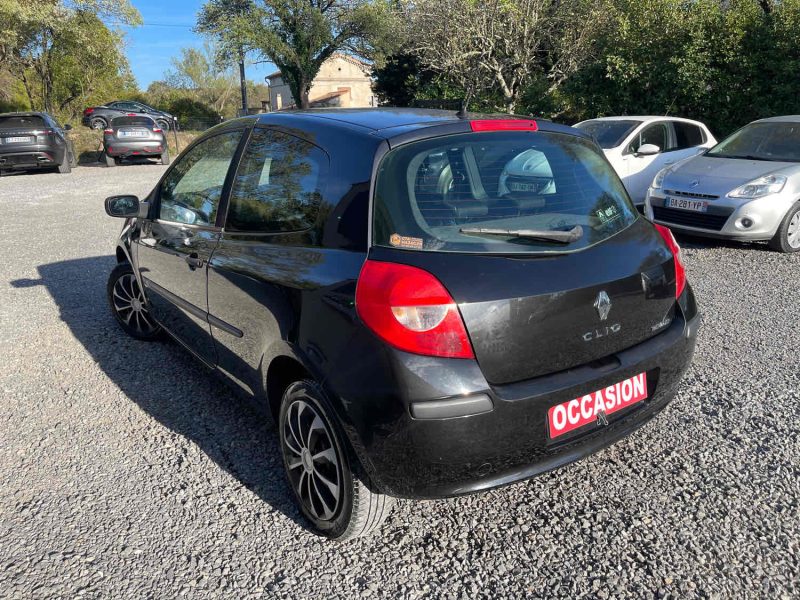 RENAULT CLIO CONFORT DYNAMIQUE 1.2i 75cv