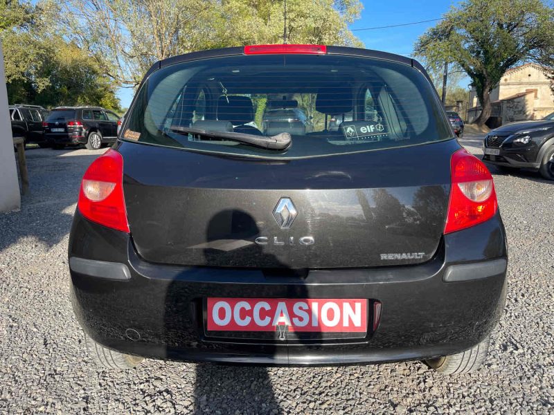 RENAULT CLIO CONFORT DYNAMIQUE 1.2i 75cv