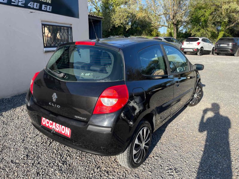 RENAULT CLIO CONFORT DYNAMIQUE 1.2i 75cv