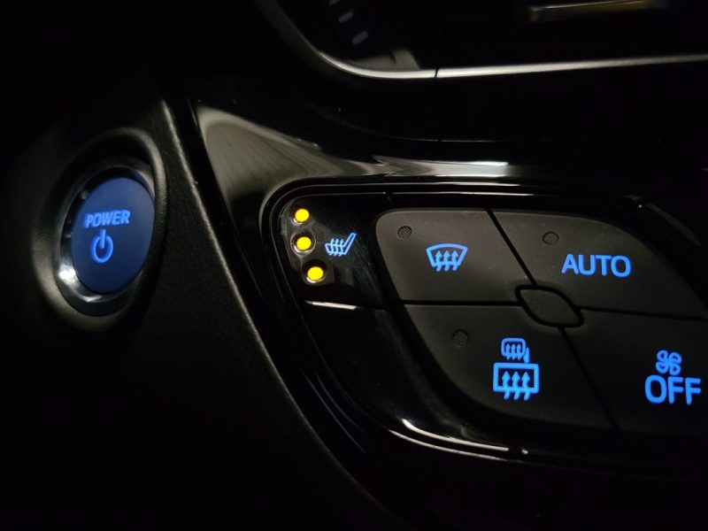 TOYOTA C-HR 122h DYNAMIC BUSINESS / CAMERA DE RECUL / SIEGES CHAUFFANTS 