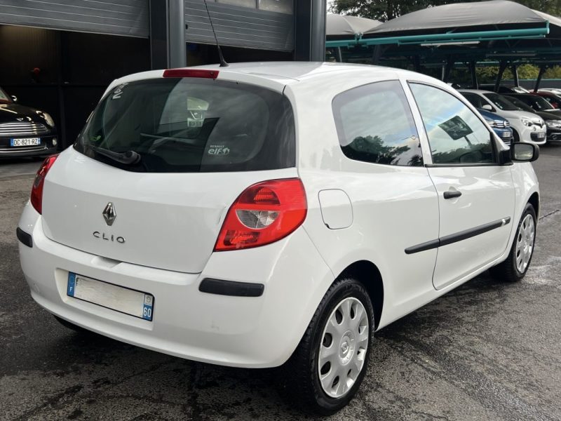 RENAULT CLIO 3 III SOCIETE 1.5 DCI 70 Cv FRAIS A PREVOIR - BIEN LIRE L ANNONCE