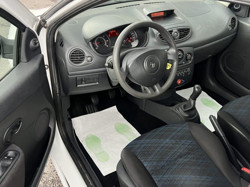 RENAULT CLIO 3 III SOCIETE 1.5 DCI 70 Cv FRAIS A PREVOIR - BIEN LIRE L ANNONCE