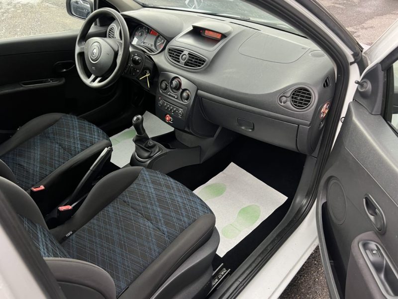 RENAULT CLIO 3 III SOCIETE 1.5 DCI 70 Cv FRAIS A PREVOIR - BIEN LIRE L ANNONCE