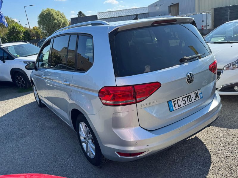 VOLKSWAGEN TOURAN 