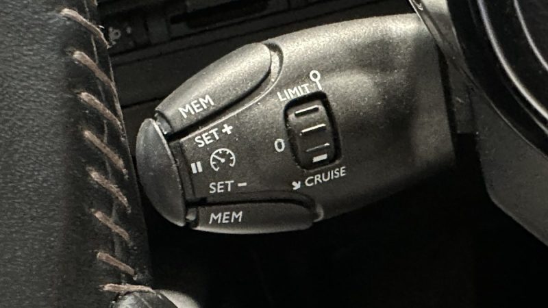 Peugeot 3008 1.5 BlueHDi 130ch Active Business - Carplay -  Attelage - Régulateur de vitesse