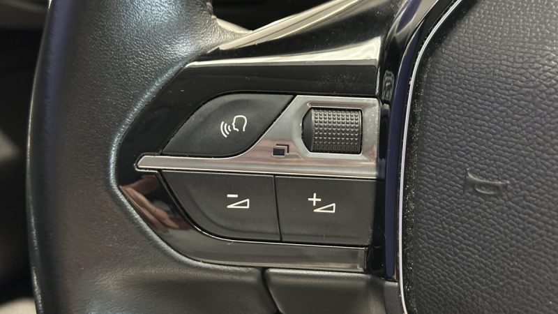 Peugeot 3008 1.5 BlueHDi 130ch Active Business - Carplay -  Attelage - Régulateur de vitesse