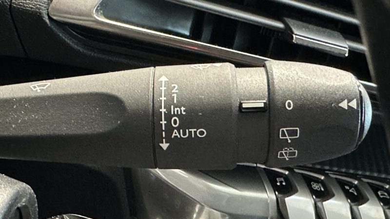 Peugeot 3008 1.5 BlueHDi 130ch Active Business - Carplay -  Attelage - Régulateur de vitesse