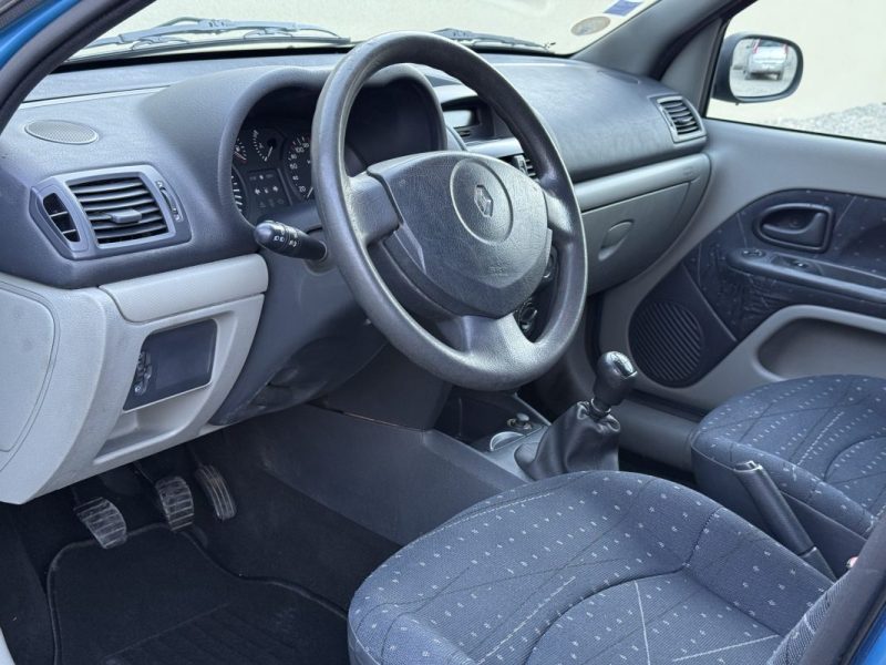 RENAULT CLIO AUTHENTIQUE 1.2i 75cv 2003 226 000KM 