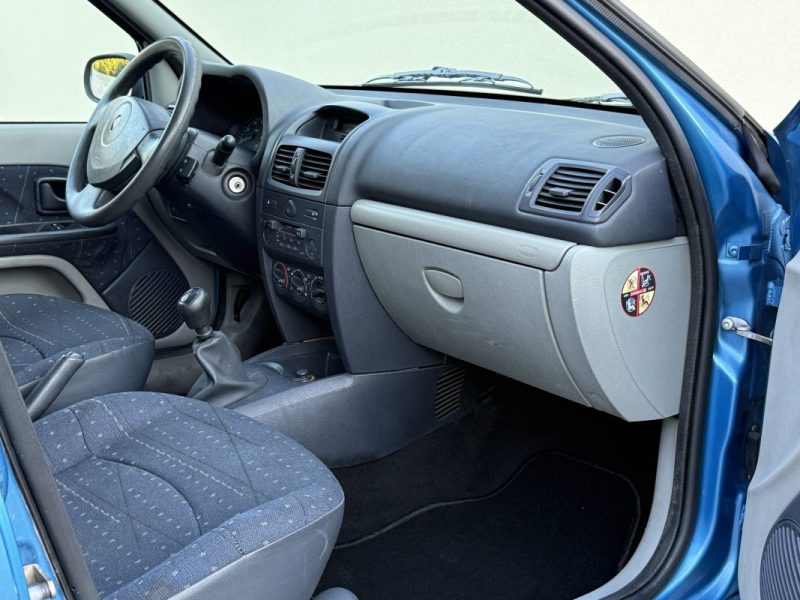 RENAULT CLIO AUTHENTIQUE 1.2i 75cv 2003 226 000KM 