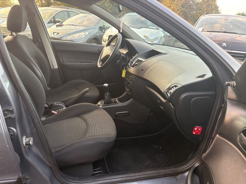 PEUGEOT 206+  1.4 HDI URBAN kit distribution, neuf garantie, 12 mois