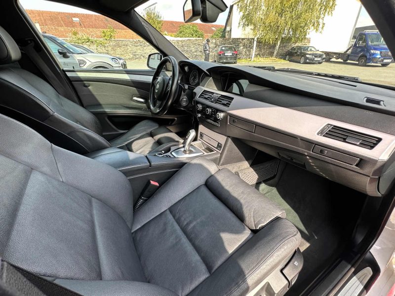BMW E60 PACK M LCI   M SPORT 523I  2009