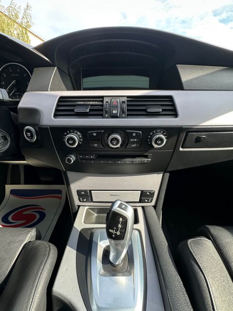 BMW E60 PACK M LCI   M SPORT 523I  2009