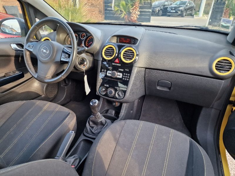 OPEL CORSA 1.3 CDTI - color edition  2012