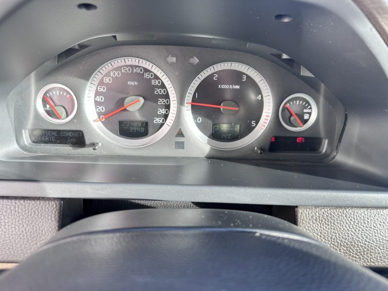 VOLVO XC90 2.4 D5 200 AWD MOMENTUM GEARTRONIC 7PL - 1ER MAIN