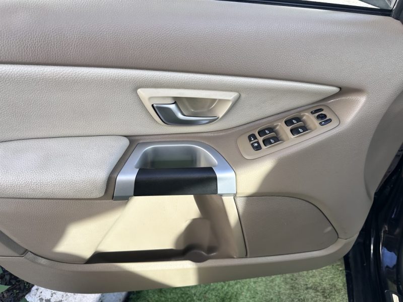 VOLVO XC90 2.4 D5 200 AWD MOMENTUM GEARTRONIC 7PL - 1ER MAIN