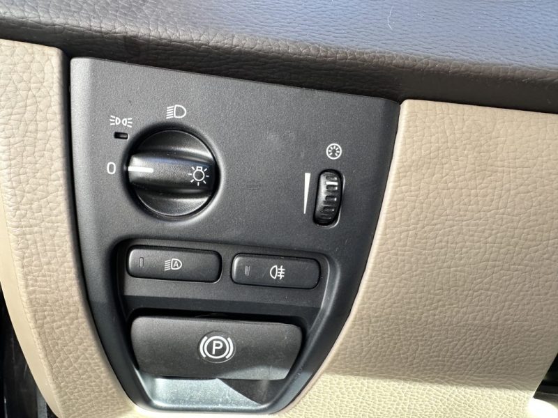 VOLVO XC90 2.4 D5 200 AWD MOMENTUM GEARTRONIC 7PL - 1ER MAIN