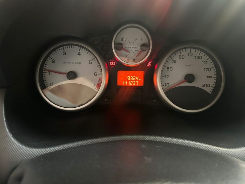 PEUGEOT 206+ 1.1 URBAN ESSENCE CLIM