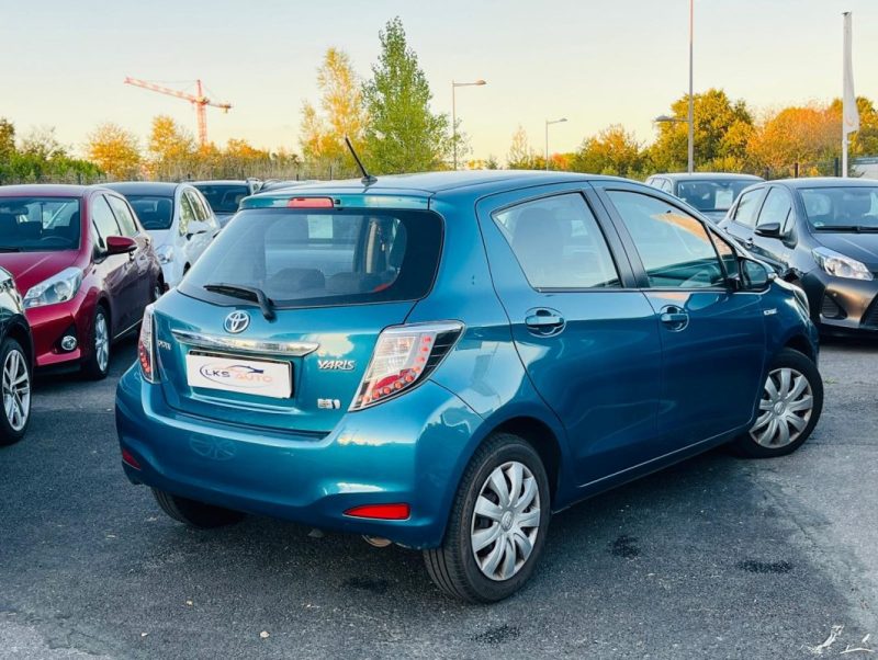 TOYOTA YARIS III 1.5 HYBRID BUSINESS 100H