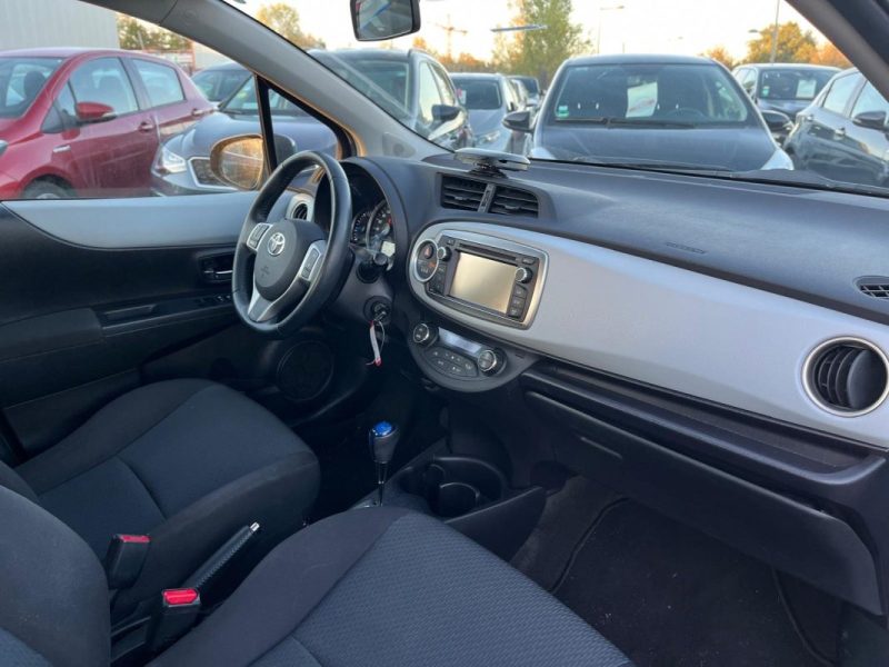 TOYOTA YARIS III 1.5 HYBRID BUSINESS 100H