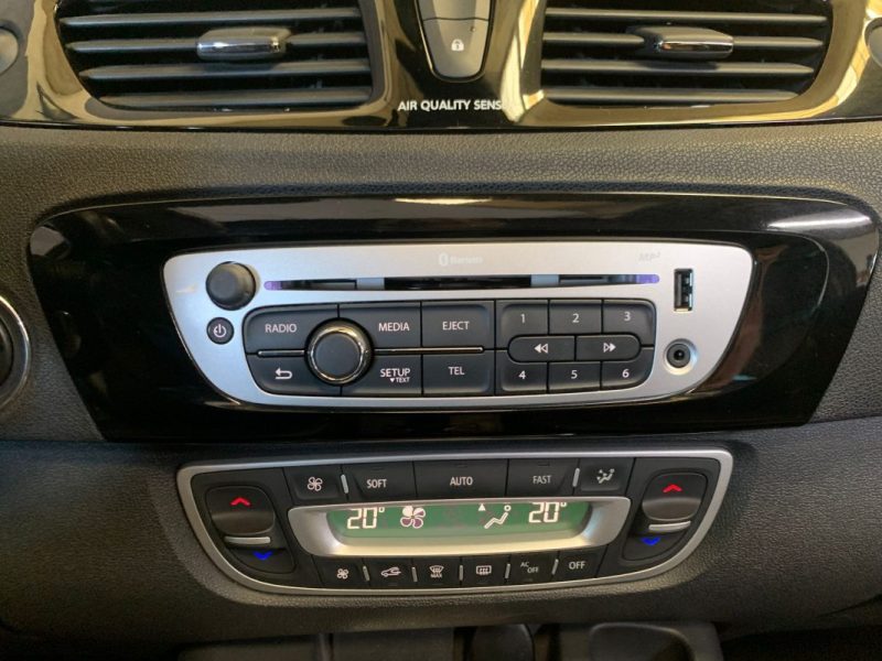 RENAULT GRAND SCENIC III 7p INITIAL PARIS 1.6 dCi 130ch BVM6-Toit ouvrant-Siège chauffant- Attelage 