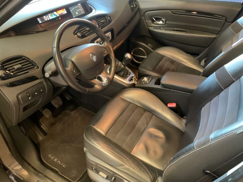 RENAULT GRAND SCENIC III 7p INITIAL PARIS 1.6 dCi 130ch BVM6-Toit ouvrant-Siège chauffant- Attelage 