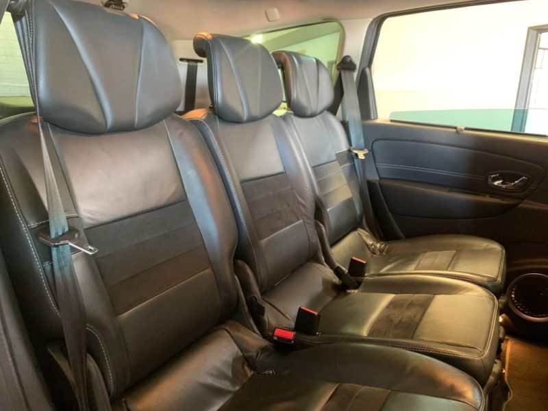 RENAULT GRAND SCENIC III 7p INITIAL PARIS 1.6 dCi 130ch BVM6-Toit ouvrant-Siège chauffant- Attelage 