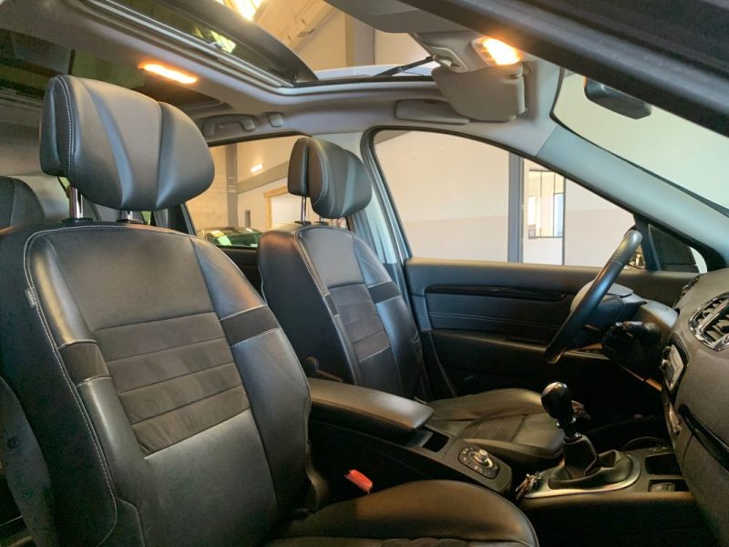 RENAULT GRAND SCENIC III 7p INITIAL PARIS 1.6 dCi 130ch BVM6-Toit ouvrant-Siège chauffant- Attelage 