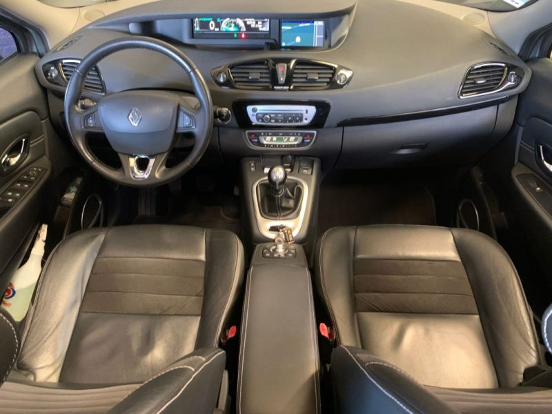 RENAULT GRAND SCENIC III 7p INITIAL PARIS 1.6 dCi 130ch BVM6-Toit ouvrant-Siège chauffant- Attelage 