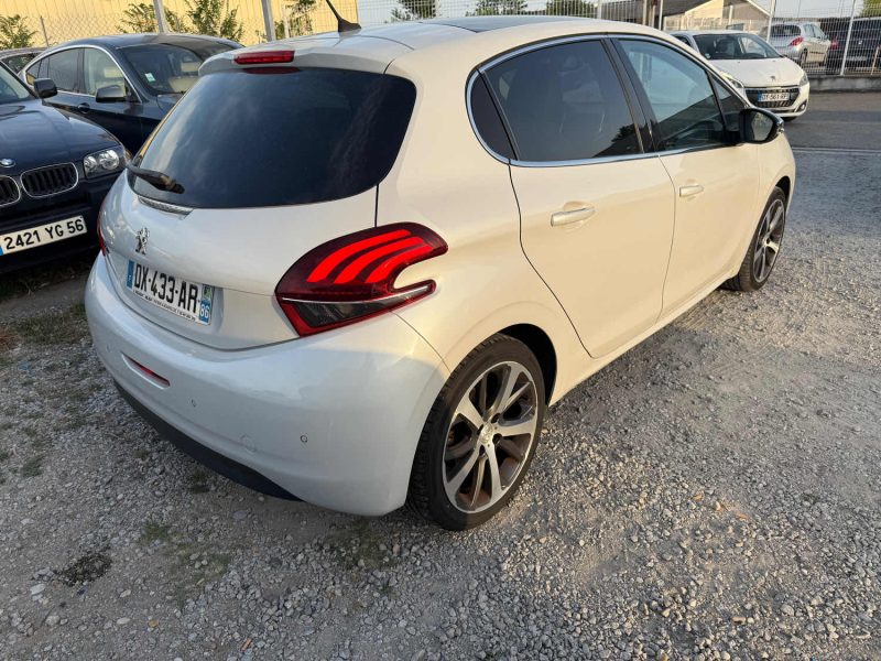 Peugeot 208 Feline 1.2 i 110 Ch Garantie 