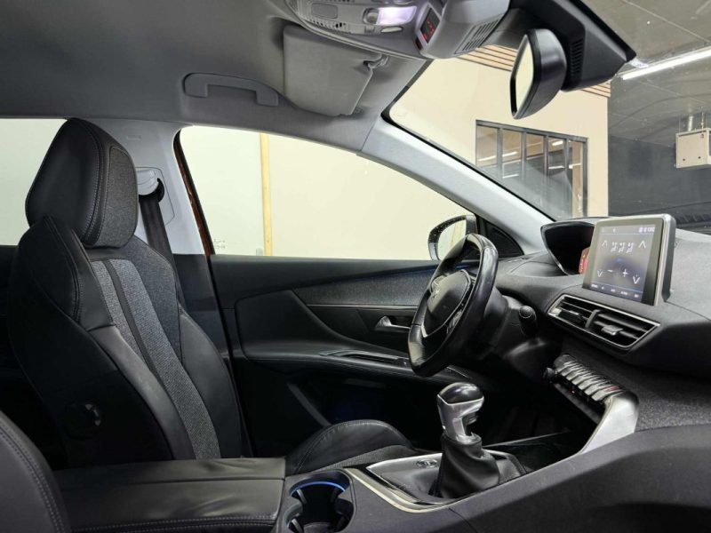 PEUGEOT 3008 1.2 PureTech 130ch Active S&S MOTEUR NEUF 2018